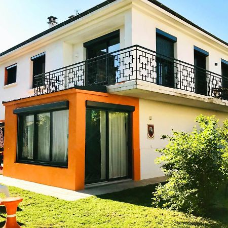 La Maison Pop Appartement Meuble Independant Avec Jardin Romans-sur-Isere Luaran gambar
